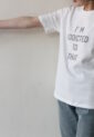 カフネ（CAFUNE）フロッキープリントロゴＴシャツ／アイボリー