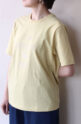カフネ（CAFUNE）フロッキープリントロゴＴシャツ／イエロー
