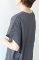 シロデラボンテ（siro de labonte）CHARMANTタックスリーブＴシャツ／チャコール×オフ
