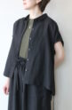 ディニテコリエ(Dignite Collier）バックギャザーブラウス／ブラック