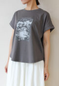 ディニテコリエ(Dignite Collier）木漏れ日Tシャツ／チャコール