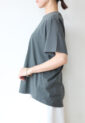 ロージー（ROSIEE）女の子柄プリントＴシャツ／チャコール