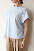 ディニテコリエ(Dignite Collier）サイドドロストＴシャツ／ペールブルー
