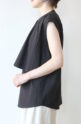 ディニテコリエ(Dignite Collier）ノースリーブフレアブラウス／ブラック