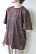 ロージー（ROSIEE）ニューヨーク街並みプリントＴシャツ／ブラウン