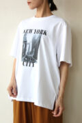 ロージー（ROSIEE）ニューヨーク街並みプリントＴシャツ／オフホワイト