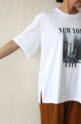 ロージー（ROSIEE）ニューヨーク街並みプリントＴシャツ／オフホワイト