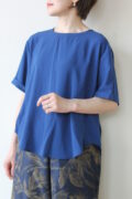ディニテコリエ(Dignite Collier）ストレッチシフォンハーフスリーブブラウス／ブルー