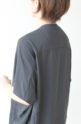 ディニテコリエ(Dignite Collier）ストレッチシフォンドルマンブラウス／チャコール