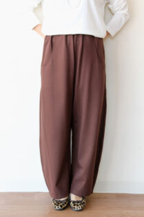 ディニテコリエ(Dignite Collier）カットカーブパンツ（レングス