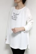 ディニテコリエ(Dignite Collier）ツイルワッシャーロゴＴブラウス／オフホワイト