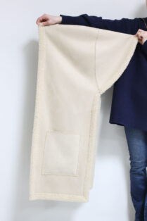 ディニテコリエ(Dignite Collier）ムートン風スヌード／ベージュ