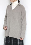ロージー(ROSIEE)モールヤーンスキッパー衿ニット/グレージュ