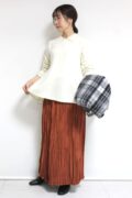 ディニテコリエ(Dignite Collier)ウオッシャブルウール裾フレアニット/オフホワイト
