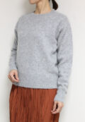 ディニテコリエ(Dignite Collier）ウールミンク加工クルーネックニット／ライトグレー