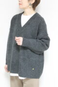 ディニテコリエ(Dignite Collier)インナーセットVネックプルオーバー/チャコール