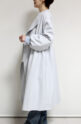 ディニテコリエ(Dignite Collier）ロング丈ドローストリングコート／ペールブルー