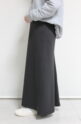 カフネ（CAFUNE）スムース素材Ｉラインスカート／チャコールグレー