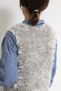 ディニテコリエ(Dignite Collier）フェザーニットベスト／グレージュ