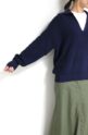 カフネ（CAFUNE）衿付きスキッパーカラーニットプルオーバー／ネイビー