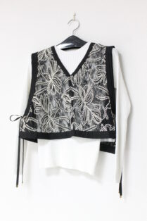 再々入荷】ディニテコリエ(Dignite Collier）レースベスト／ブラック