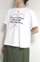 ロージー（ROSIEE）ハート刺繍の中に手書き風ロゴプリントＴシャツ／オフホワイト