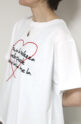 ロージー（ROSIEE）ハート刺繍の中に手書き風ロゴプリントＴシャツ／オフホワイト