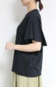 ディニテコリエ(Dignite Collier）袖フリルバックプリントＴシャツ／ブラック
