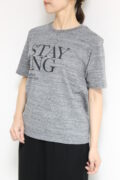 ディニテコリエ(Dignite Collier）STAYNGプリントＴシャツ／チャコール杢