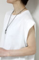 ディニテコリエ(Dignite Collier）フロントタックアシンメトリーＴ／オフホワイト