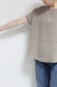 ディニテコリエ(Dignite Collier）裾切替プルオーバー／グレージュ