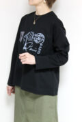 ノンブルアンペール(NOMBRE IMPAIR）PARISプリントロンTEE／ブラック