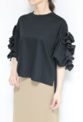 ディニテコリエ(Dignite Collier）袖フリルＴシャツ／ブラック