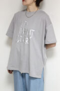 アンナケリー(Anna Kerry)箔プリントロゴTシャツ/グレー×シルバーロゴ