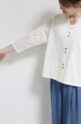 ノンブルアンペール(NOMBRE IMPAIR）ボーダーフラワー刺繍V開きブラウス／キナリ