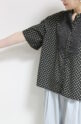 ノンブルアンペール(NOMBRE IMPAIR）リーフドットコンビスタンドネックブラウス／クロ