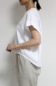 ディニテコリエ(Dignite Collier）ワンポイントロゴコクーンTシャツ／オフ