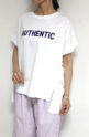 パシオーネ（PASSIONE）「AUTHENTIC」ロゴＴシャツ／オフ×パープルロゴ