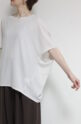 カフネ（CAFUNE）ストレッチジョーゼット半袖プルオーバー／グレージュ
