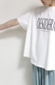 アンナケリー（Anna Kerry）ロゴプリントTシャツ／オフ