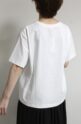 アンカルネ（Un carnet）ロゴ刺繍Tシャツ／オフ