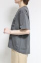 アンカルネ（Un carnet）ロゴ刺繍Tシャツ／グレー