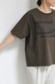 アンカルネ（Un carnet）ロゴ刺繍Tシャツ／ブラウン