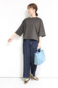 カフネ（CAFUNE）ブランドロゴ刺繍入り５分袖カットソー／ブラウン